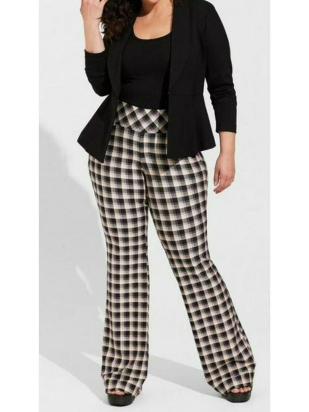 Torrid Plaid High‑Waisted Pocket Pixie Flare Pant — Size 2T (Black & Beige Plaid